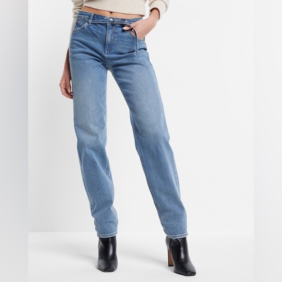 Express Mid Rise Medium Wash Belted Baggy Tapered Jeans 8R - Picture 2 of 13